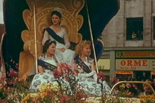 Image of a royal themed float at a parade.